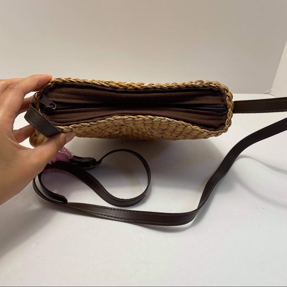 SOLD! Water Hyacinth Straw Women’s Bag - Picture 3 of 8
